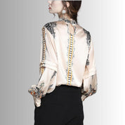 Seda | Satinbluse mit Spitzendetails und Blumenmuster