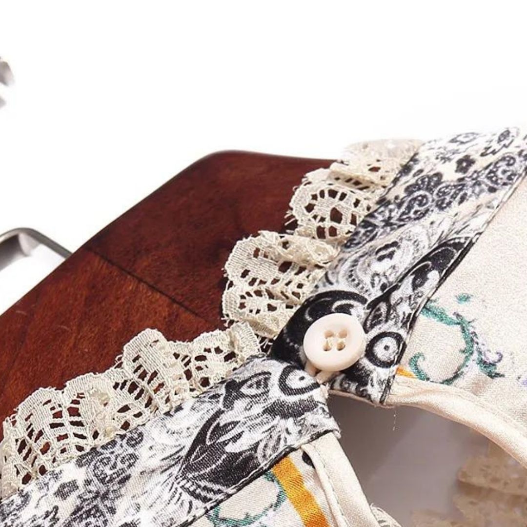 Seda | Satinbluse mit Spitzendetails und Blumenmuster