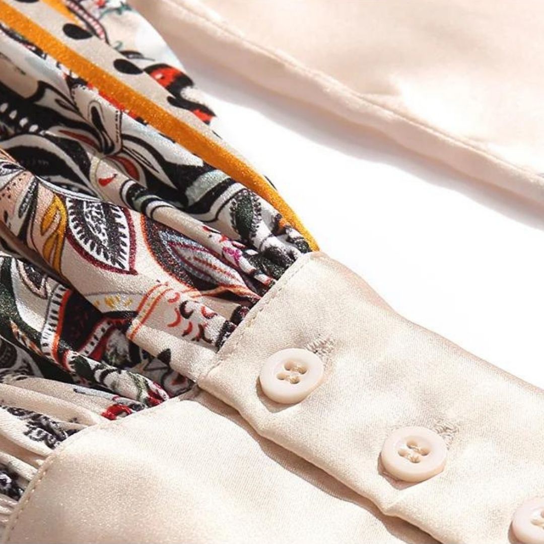 Seda | Satinbluse mit Spitzendetails und Blumenmuster