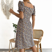 Scottie l Sommerliches Geblümtes Bodycon-Kleid mit V-Ausschnitt und Gürtel