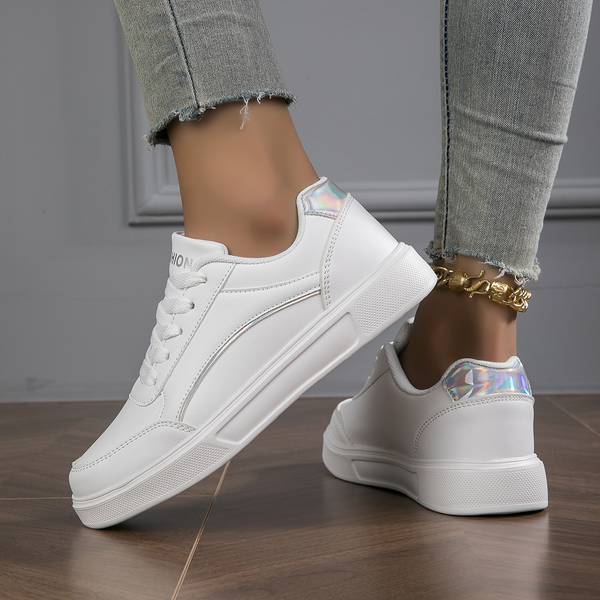 Lizbeth l Weiße Schuhe mit goldenen und silbernen Details