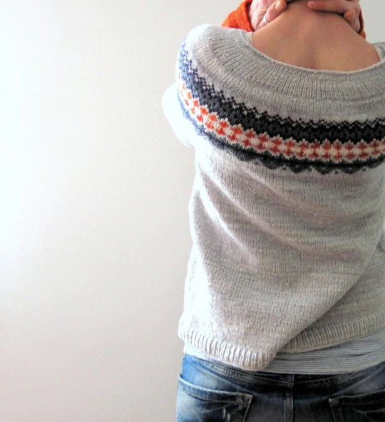 Grauer Pullover im Boho-Stil | Ginevra