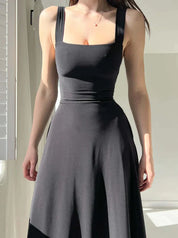 Nova l Schlankes, fließendes Frühlings- und Sommerkleid für Frauen mit dickem Träger