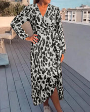 Zoela | Stilvolles Maxikleid mit V-Ausschnitt und Animal-Print