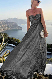 Lysandra l Schimmerndes schulterfreies Maxikleid