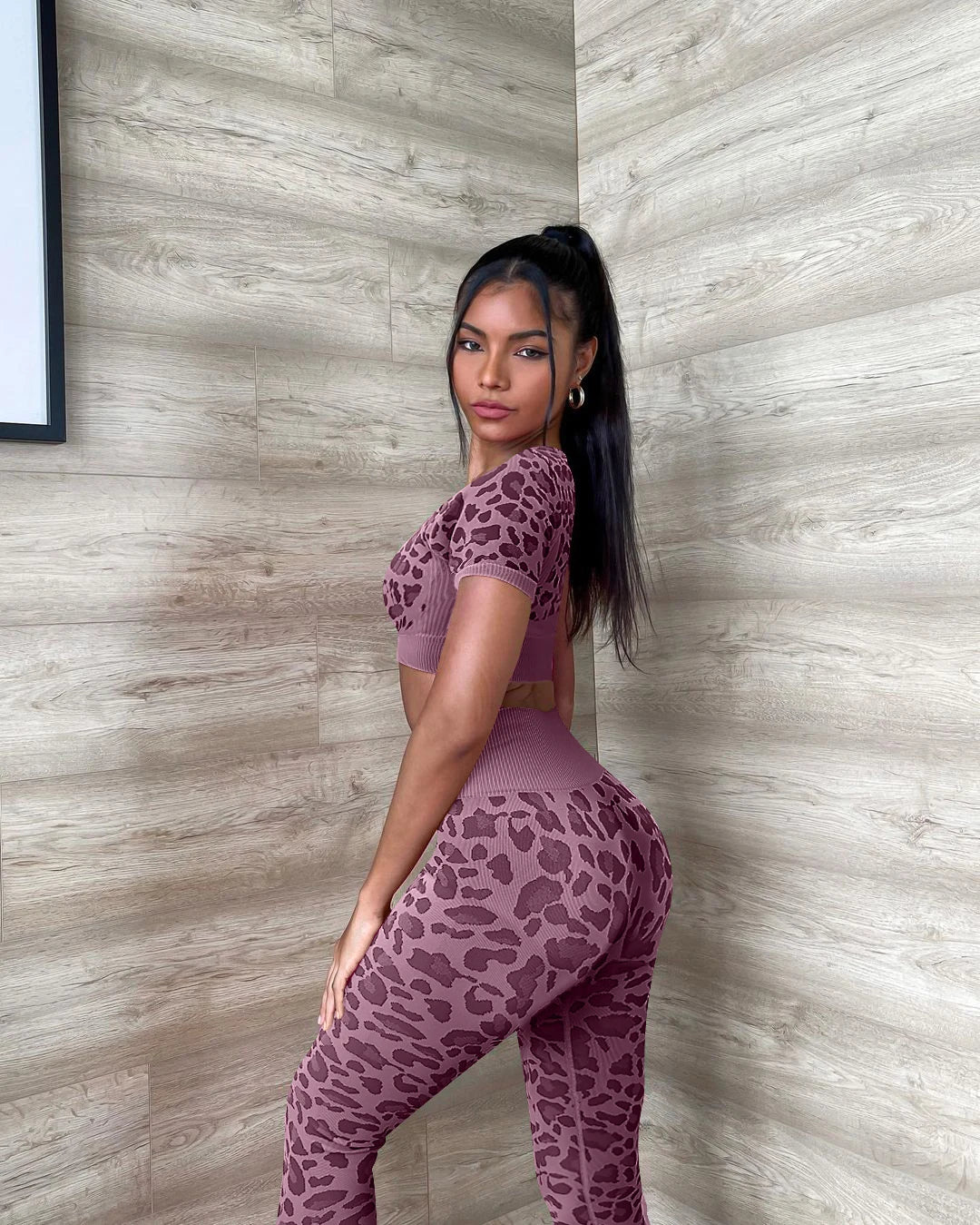 Elena FitZone l Zweiteiliges Set mit passendem Leopardenmuster für Workout Yoga und Fitnessstudio für Damen