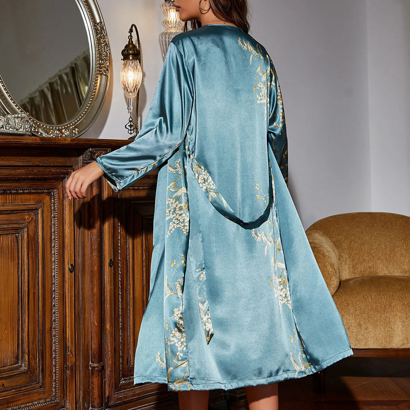 Rosemary Love l Zweiteiliges Damen-Nachtkleid mit Blumenmuster und langer Strickjacke