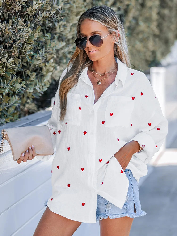 Ruby | Lässige Frühlingsbluse mit besticktem Herz für Damen