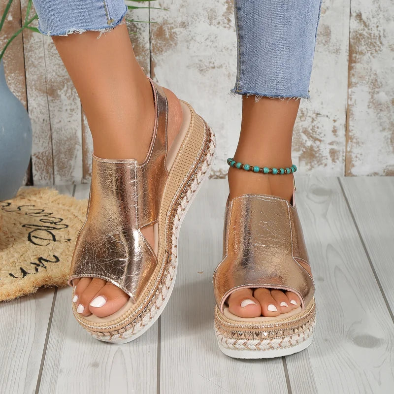 Martina | Stilvolle goldene Keilsandalen mit offener Zehenpartie