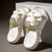 Skulla | Bequeme Slipper mit gruseligem Totenkopf für Herren