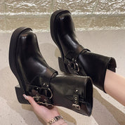 Clov l Halbhohe Lederstiefel mit Schnallenriemen