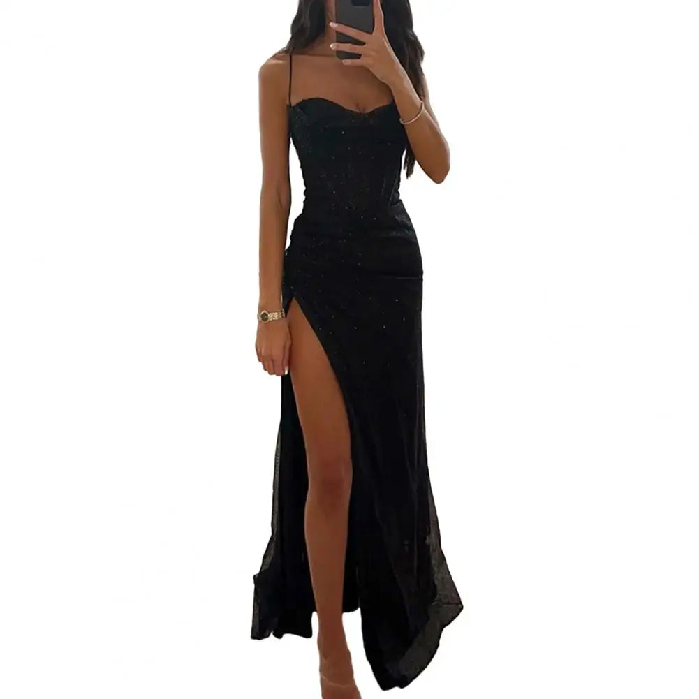 Ballkleid mit Pailletten und Spaghettiträgern | Jamya