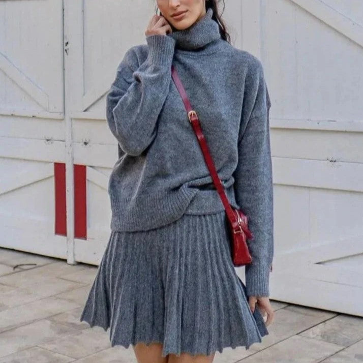 Vivianne l Damen-Set aus Ribber-Rollkragenpullover und Faltenrock
