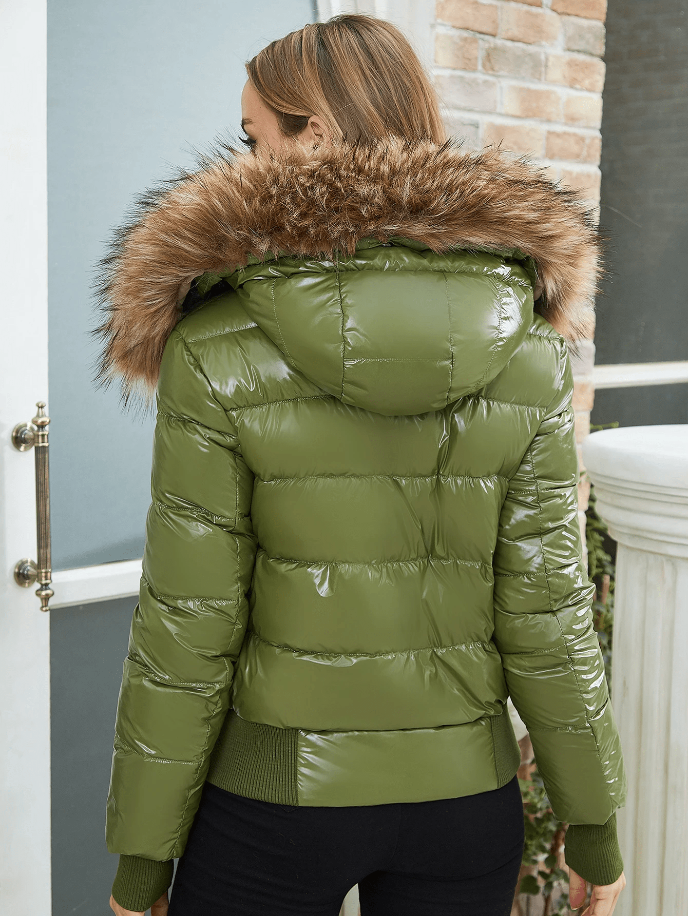 Pufferjacke mit metallischem Kunstpelzausschnitt für Damen | Viliana