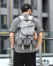 Urbanite l Hochwertige wasserdichte und diebstahlsichere Reisetasche für Männer mit großem Fassungsvermögen