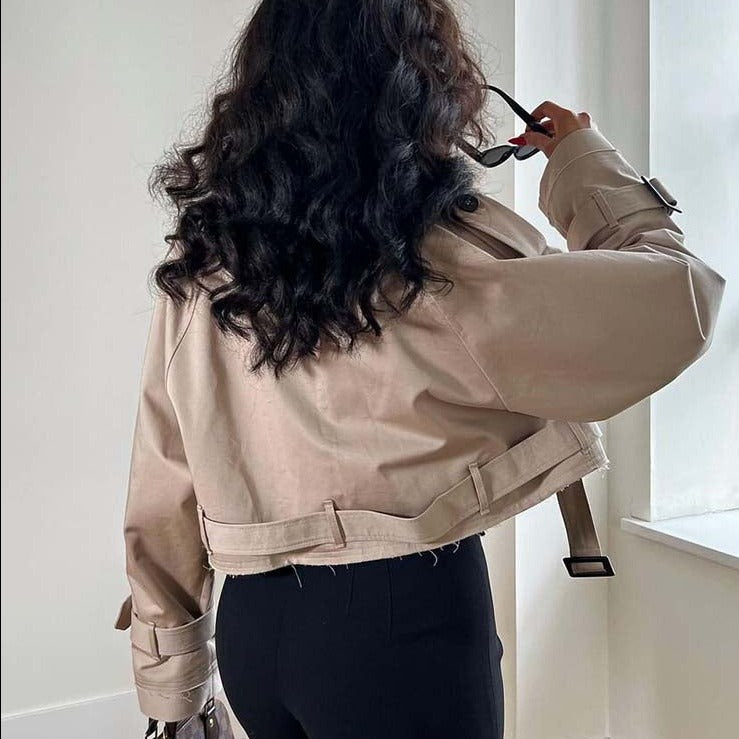 Gyria | Kürzer trendiger Trenchcoat beige