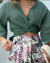 Ellaine l set aus verdrehtem crop-top und hose mit weitem bein und blumendruck