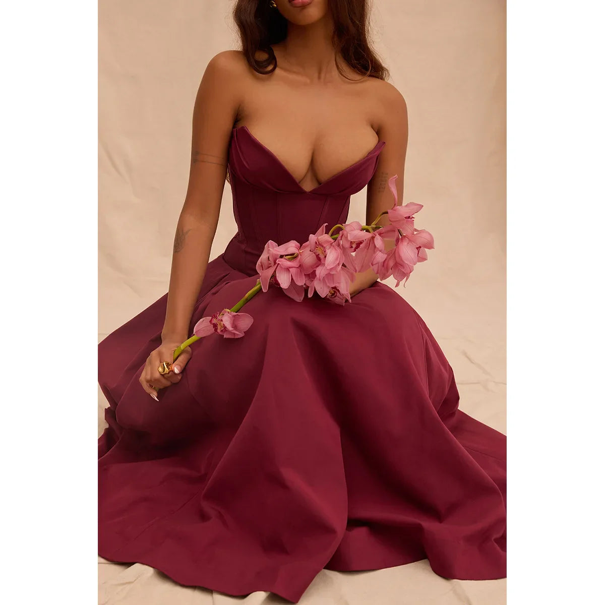 Bellefleur l Trägerloses Burgunder-Midikleid für Damen