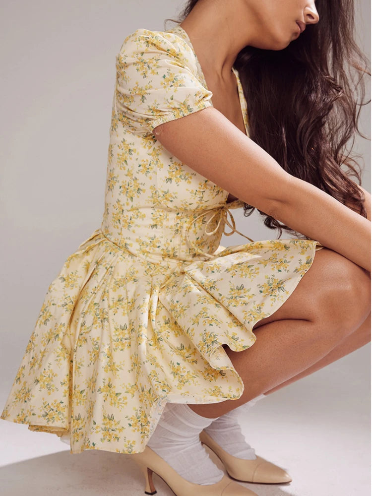 Playheart Summer l Geblümtes Midikleid mit tiefem V-Ausschnitt