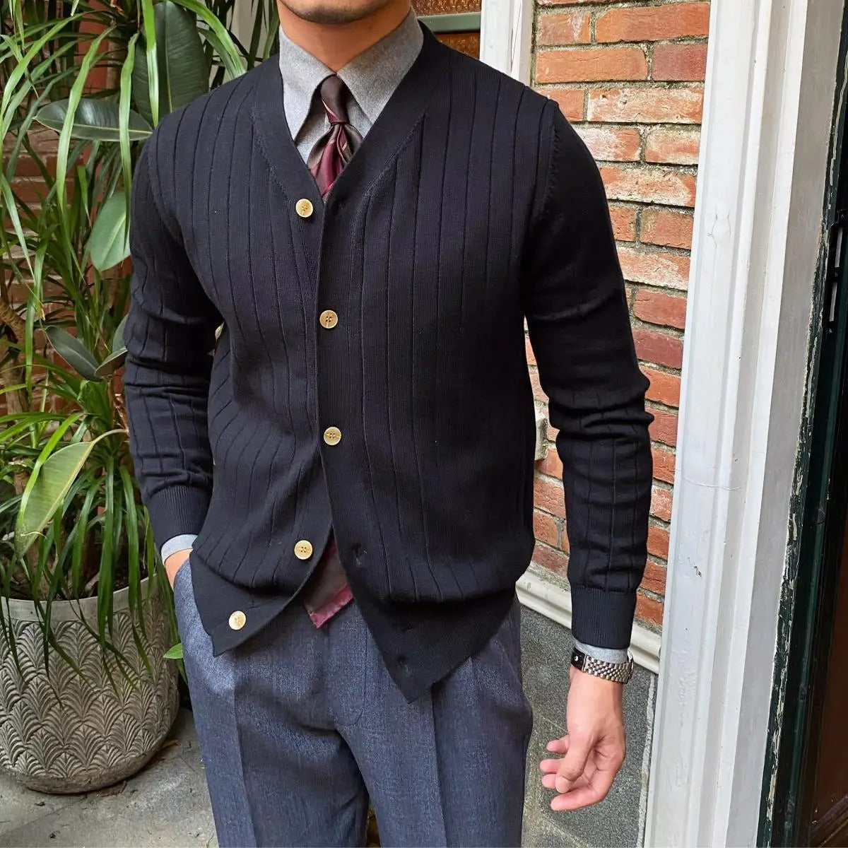 Lincoln | Herren-Strickjacke aus Wolle mit V-Ausschnitt, gefüttert und mit Knöpfen