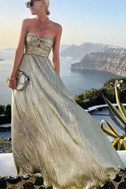 Lysandra l Schimmerndes schulterfreies Maxikleid