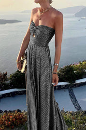 Lysandra l Schimmerndes schulterfreies Maxikleid