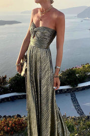 Lysandra l Schimmerndes schulterfreies Maxikleid