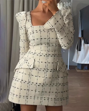 Sandhya l Gemustertes Kleid mit langen Ärmeln und quadratischem Ausschnitt