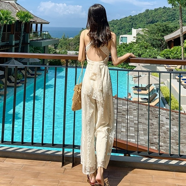 Camella l Damen Midi-Spitzen-Jumpsuit mit tiefem V-Ausschnitt
