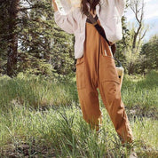 Alyssa l Minimalistischer Overall mit Taschen und V-Ausschnitt